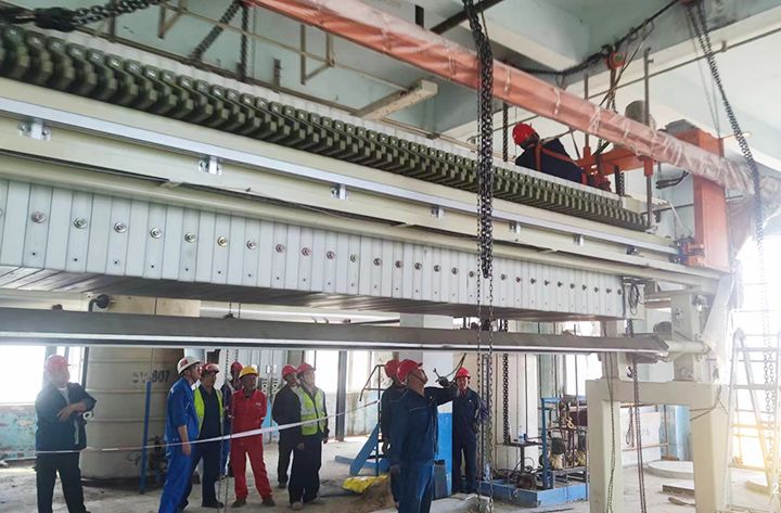 吉林石化公司闆框隔膜壓濾(lv)機成套設備安裝(zhuang)完成