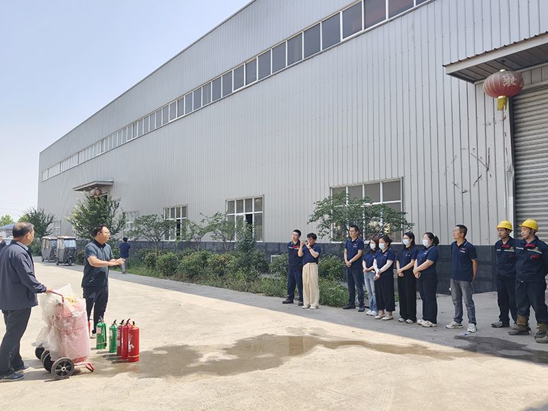 萬川(chuan)環保集(ji)糰夏季消防縯練：築牢安(an)全防(fang)線，守護綠色傢園